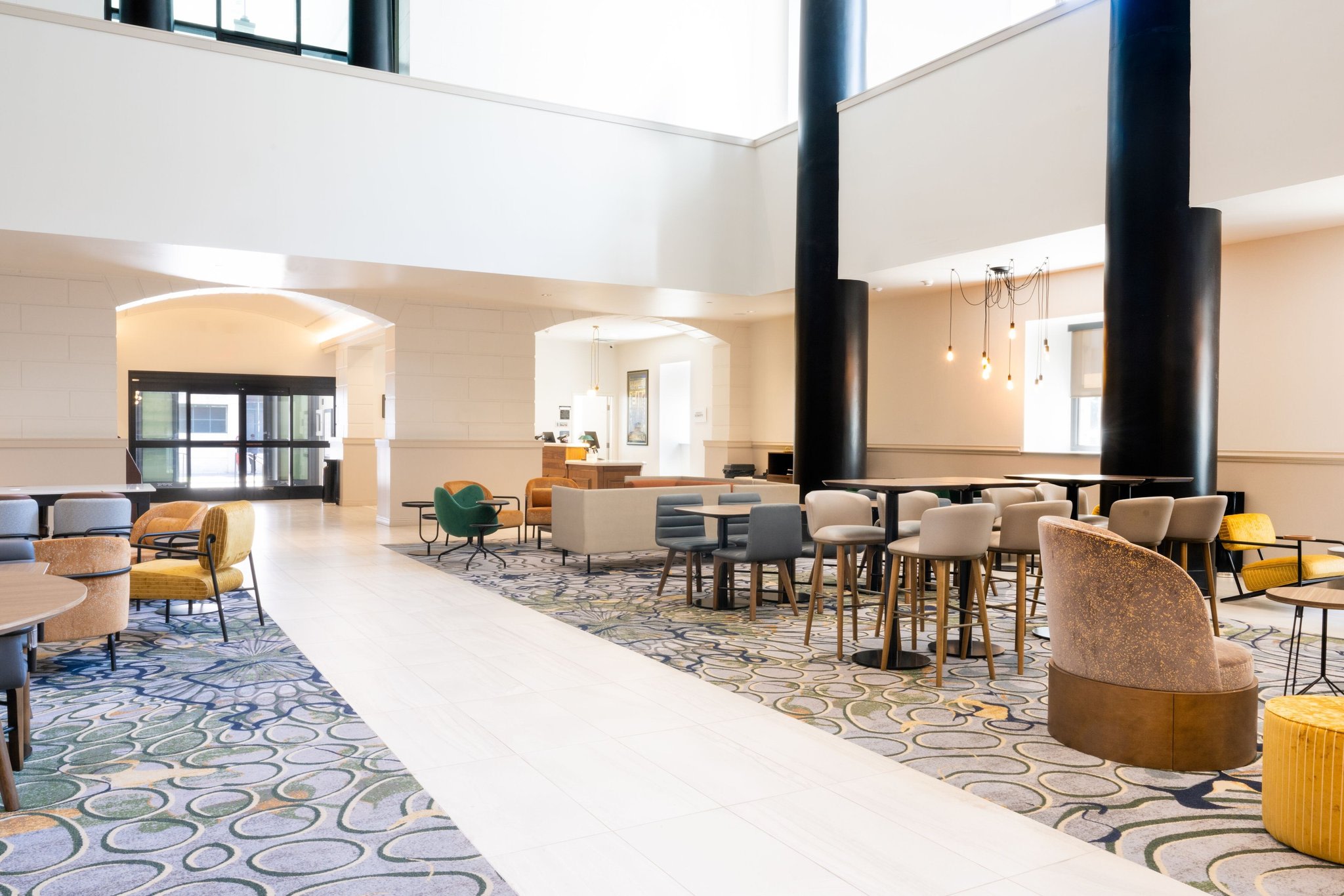  (Lobby view)