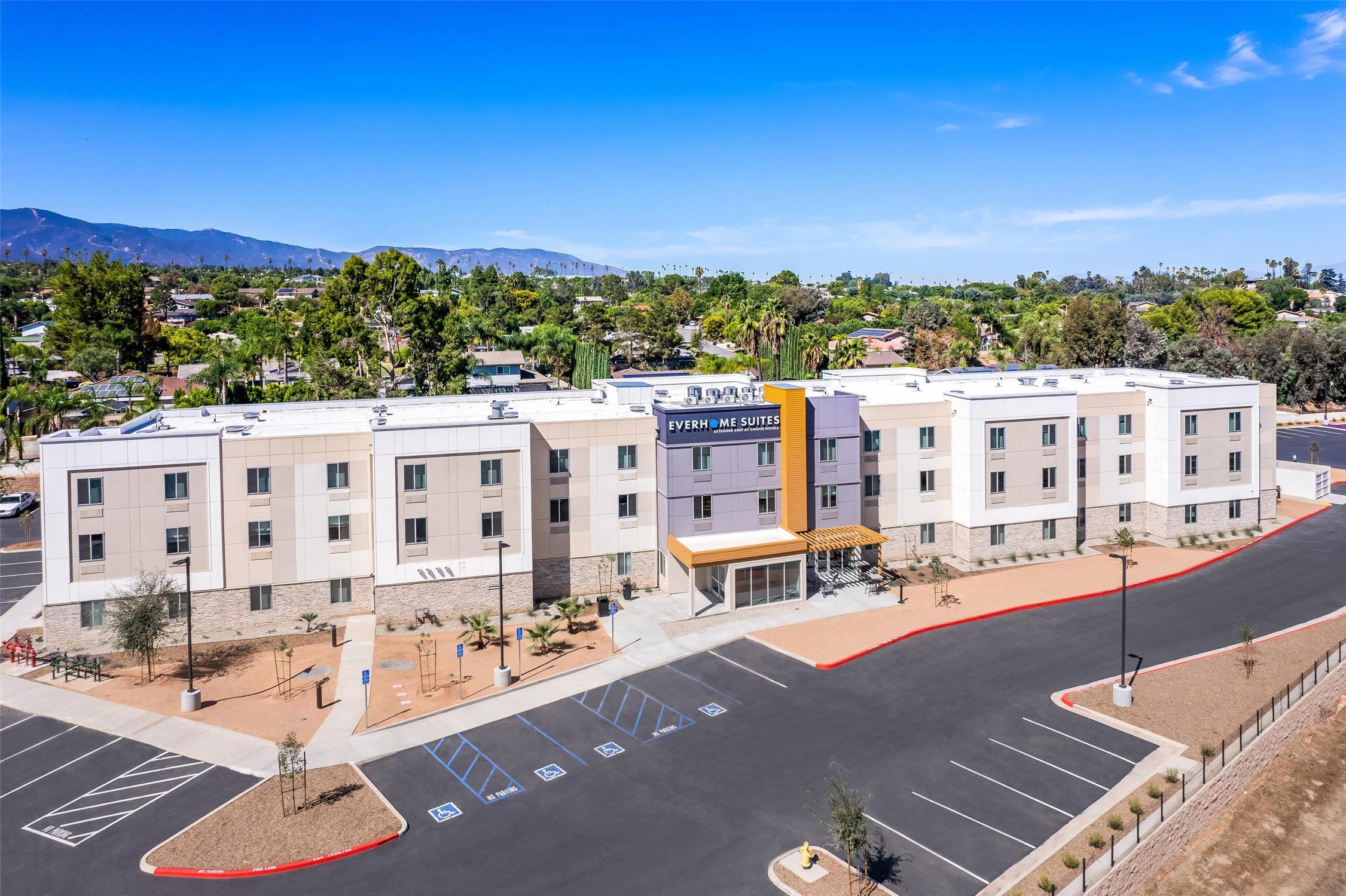 Everhome Suites Corona photo 1