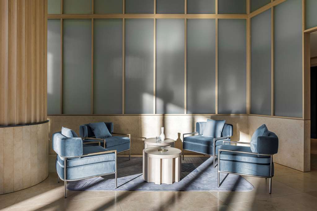  (Lobby view)