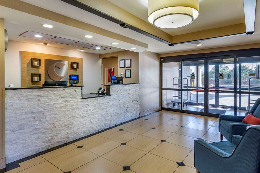  (Lobby view)