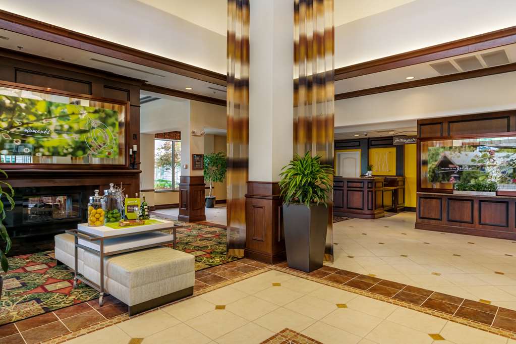  (Lobby view)