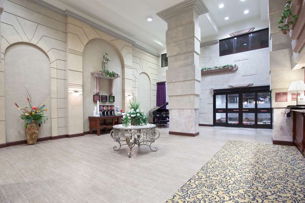  (Lobby view)