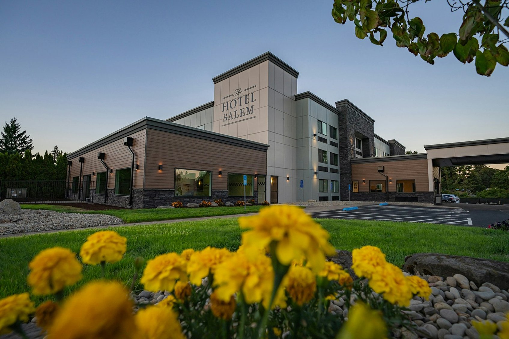 Phoenix Inn Suites Salem photo 1