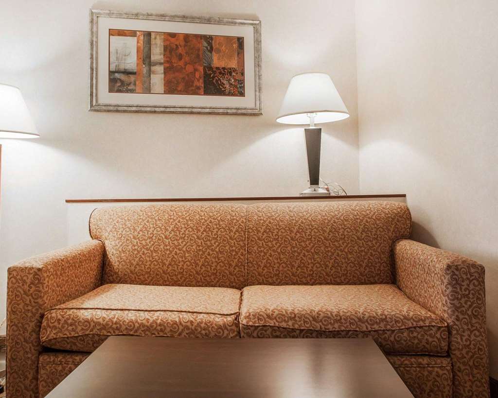  (Guest room)