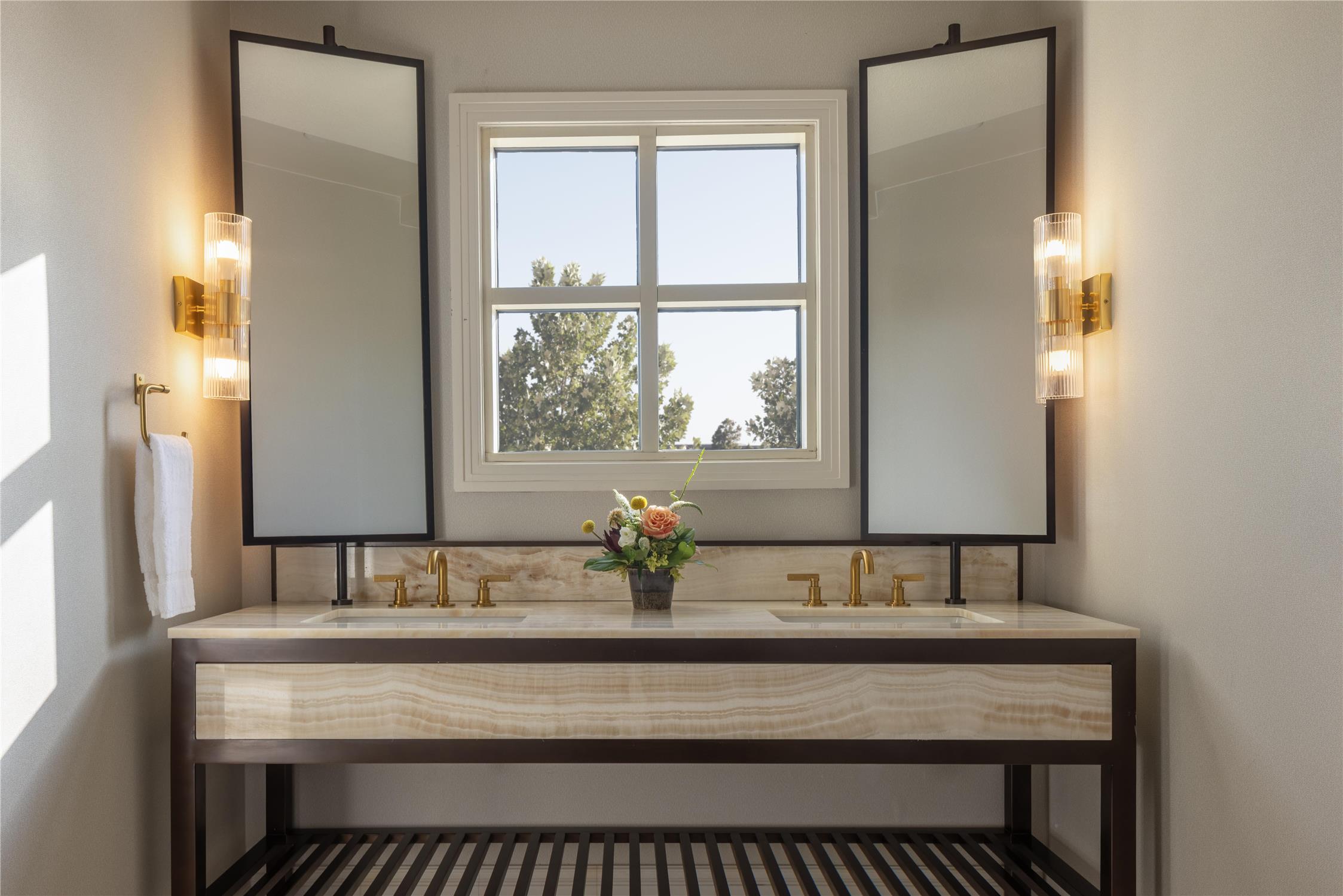 Seven City View King Bed Suite - Balcony