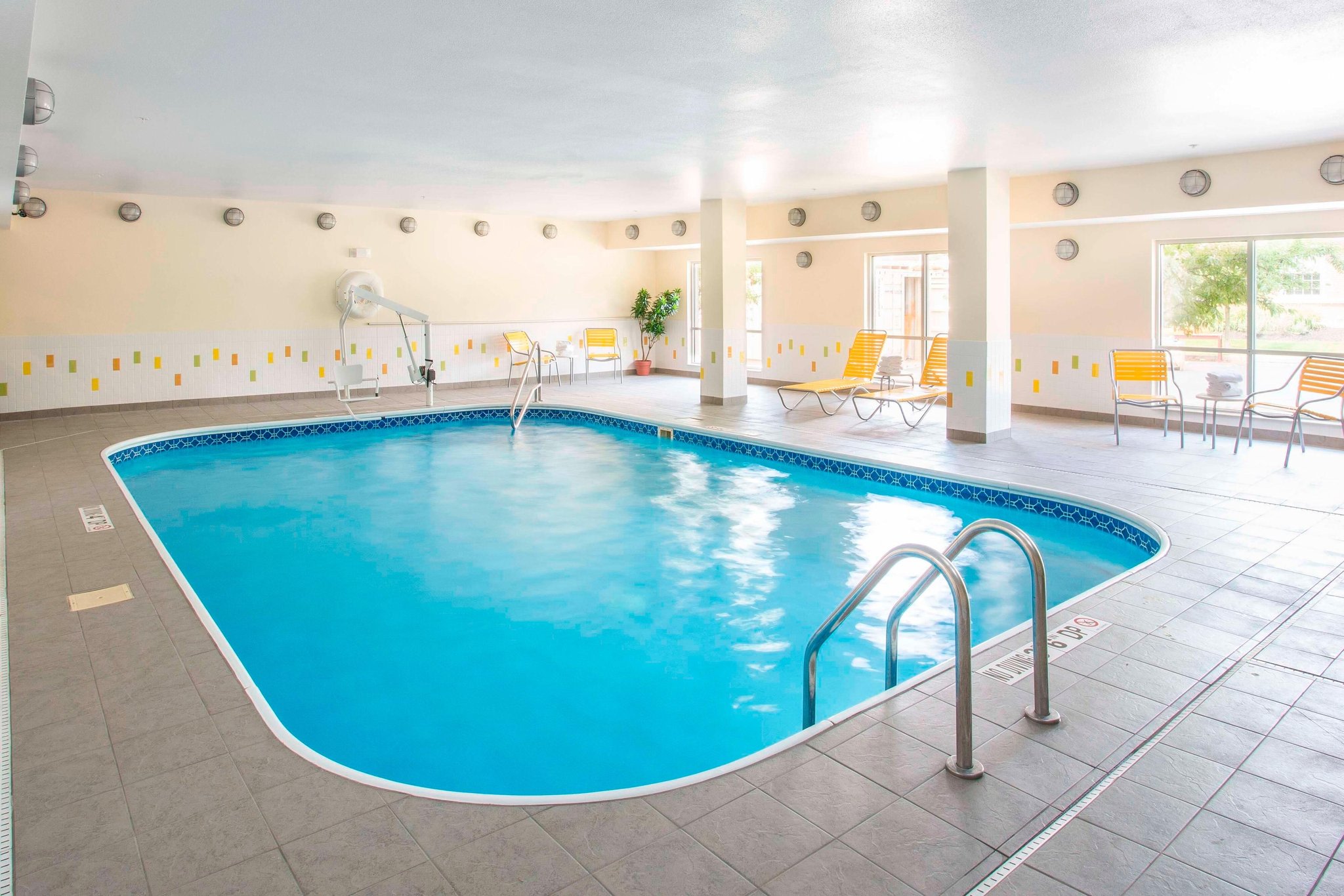  (Pool view)