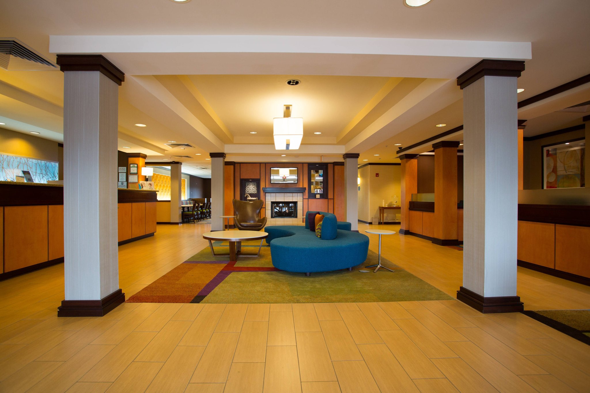  (Lobby view)