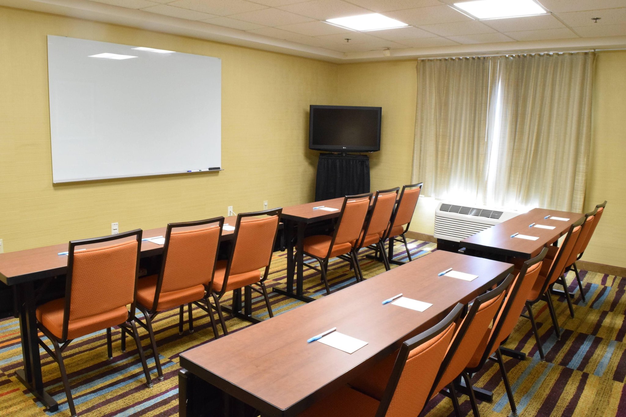  (Meeting room)