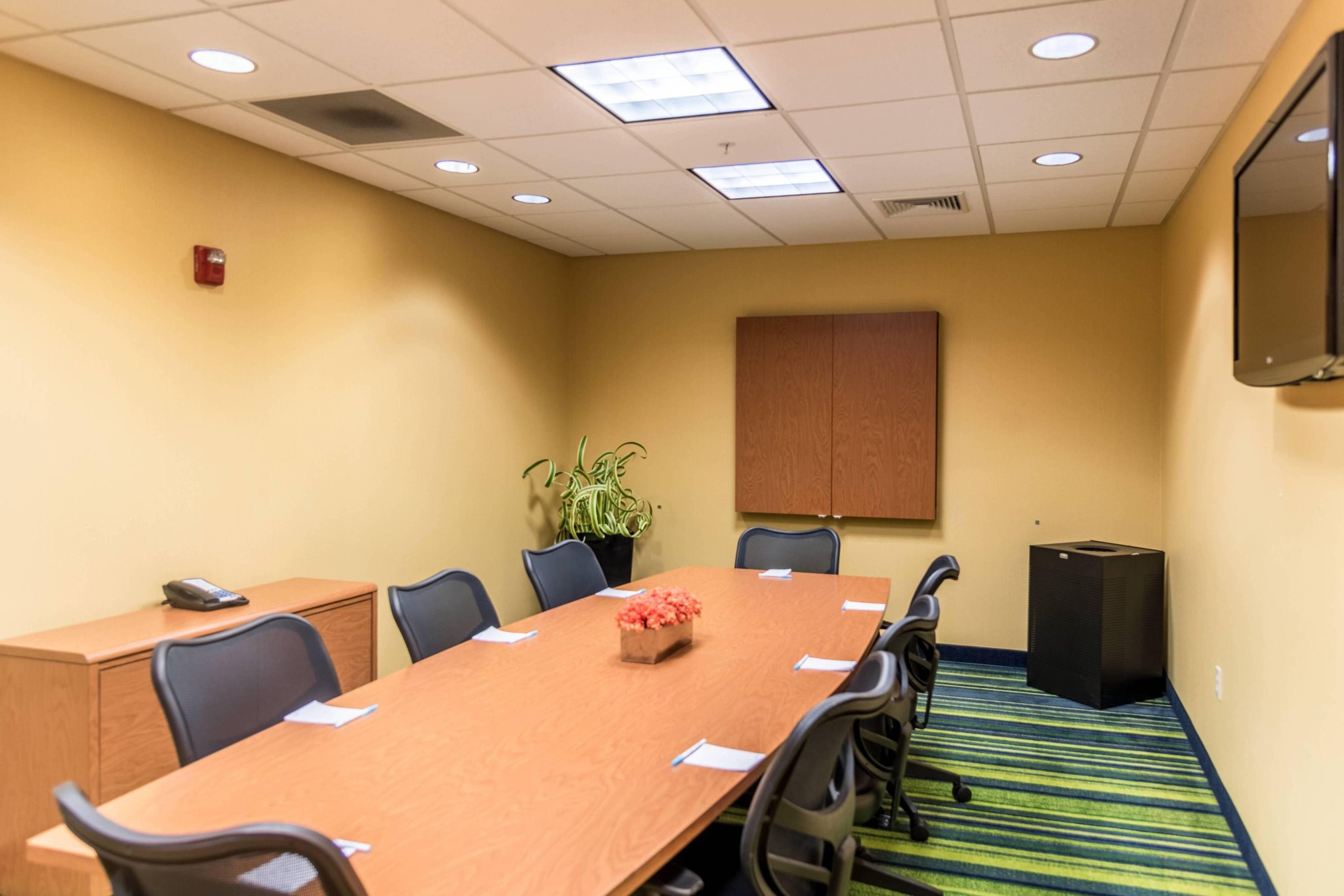  (Meeting room)