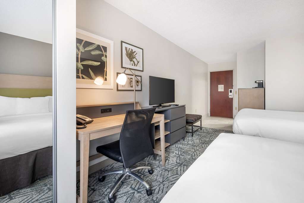  (Guest room)