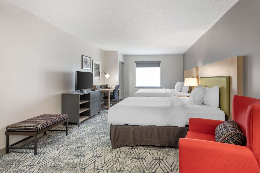  (Guest room)