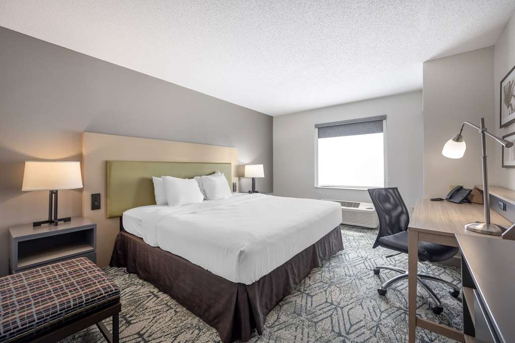  (Guest room)