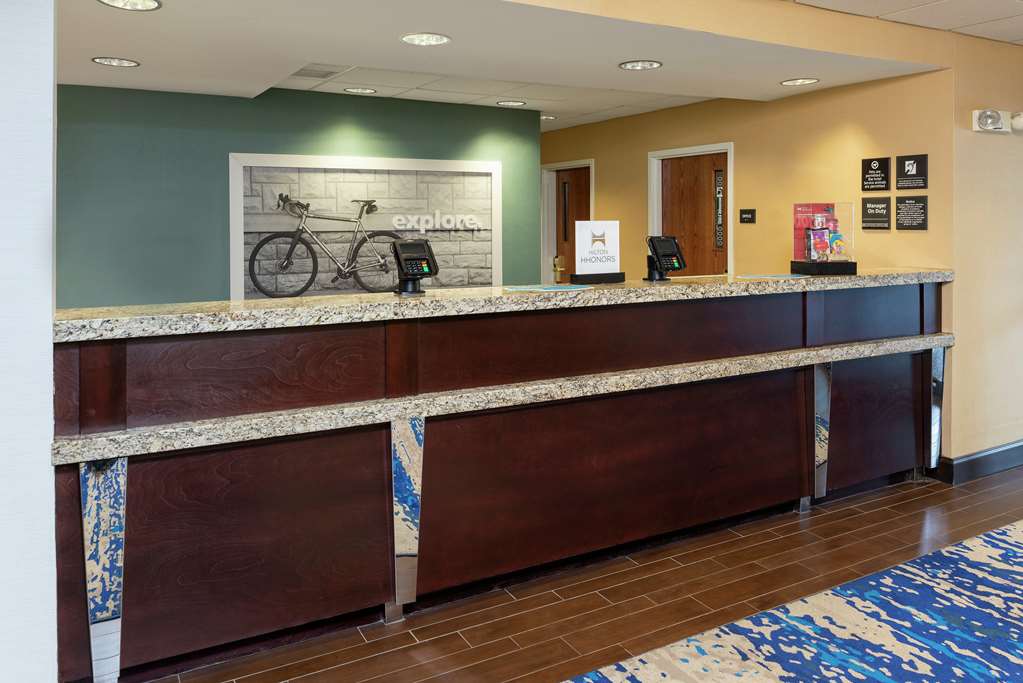  (Lobby view)