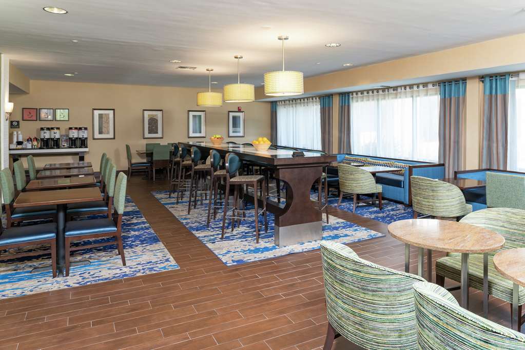  (Lobby view)