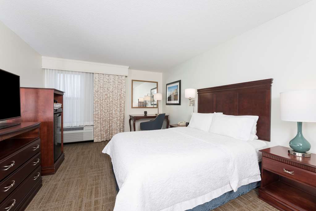  (Guest room)