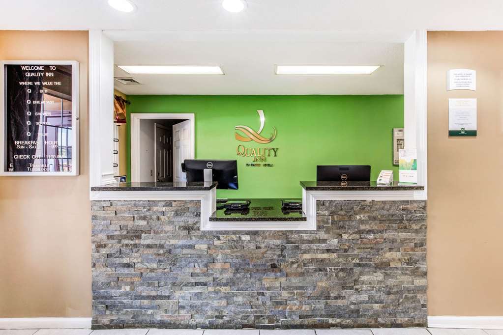  (Lobby view)