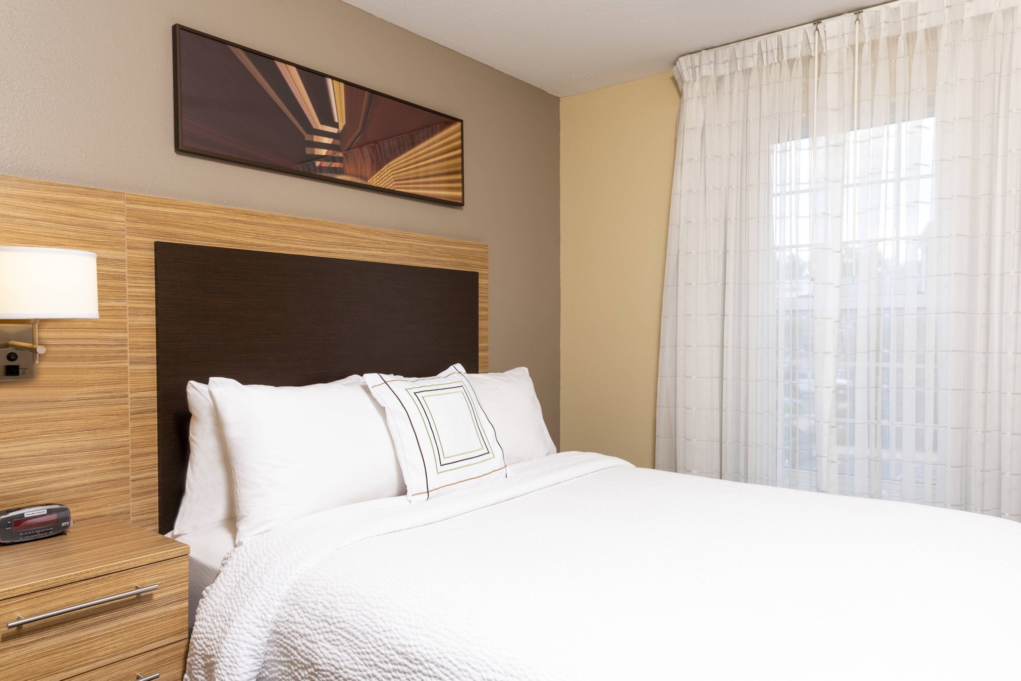  (Guest room)