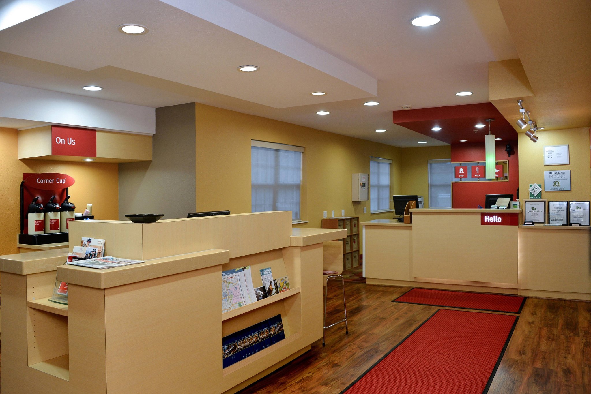  (Lobby view)