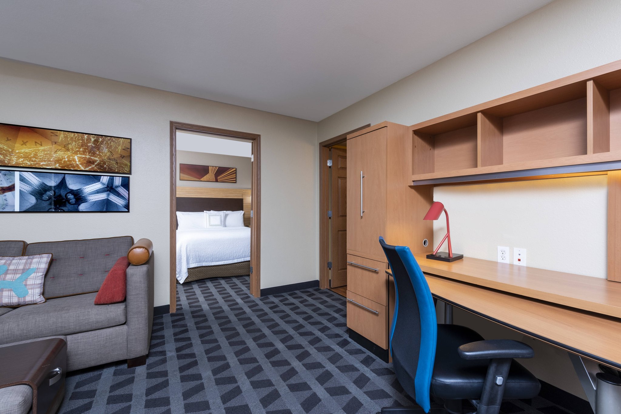  (Guest room)