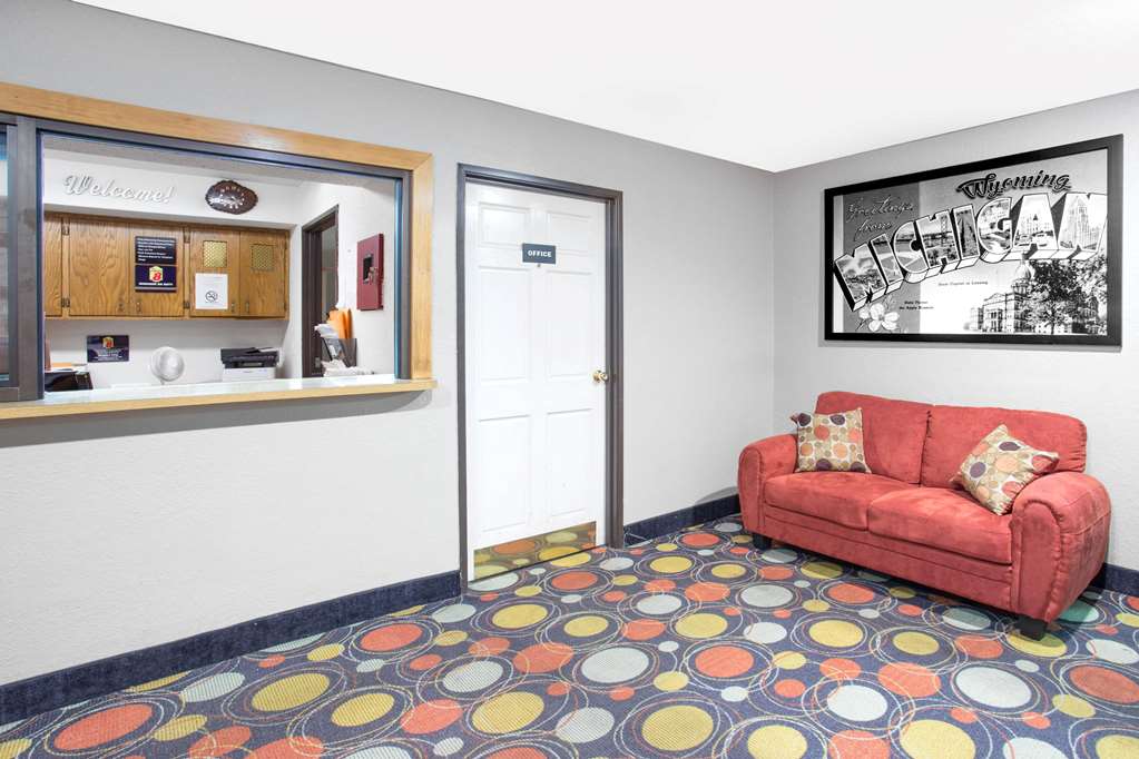 (Lobby view)