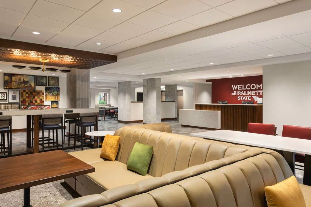  (Lobby view)