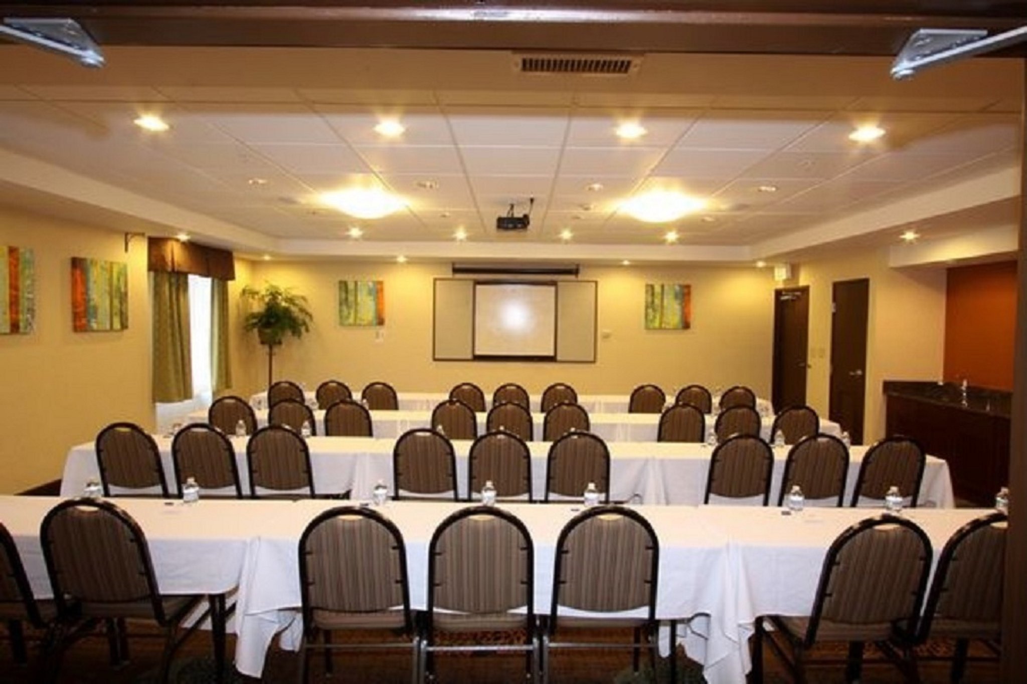  (Meeting room)