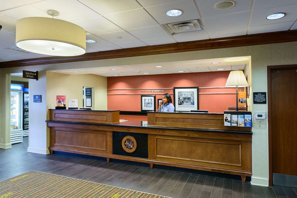  (Lobby view)