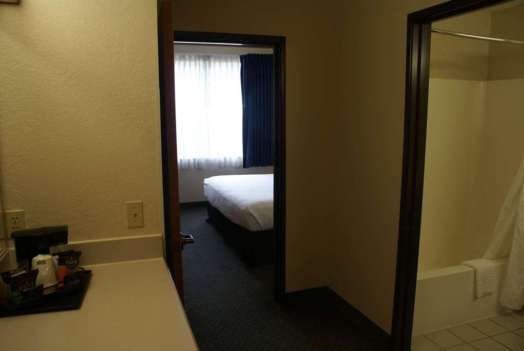  (Guest room)