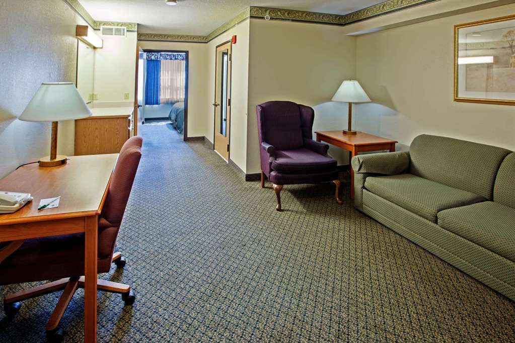  (Guest room)