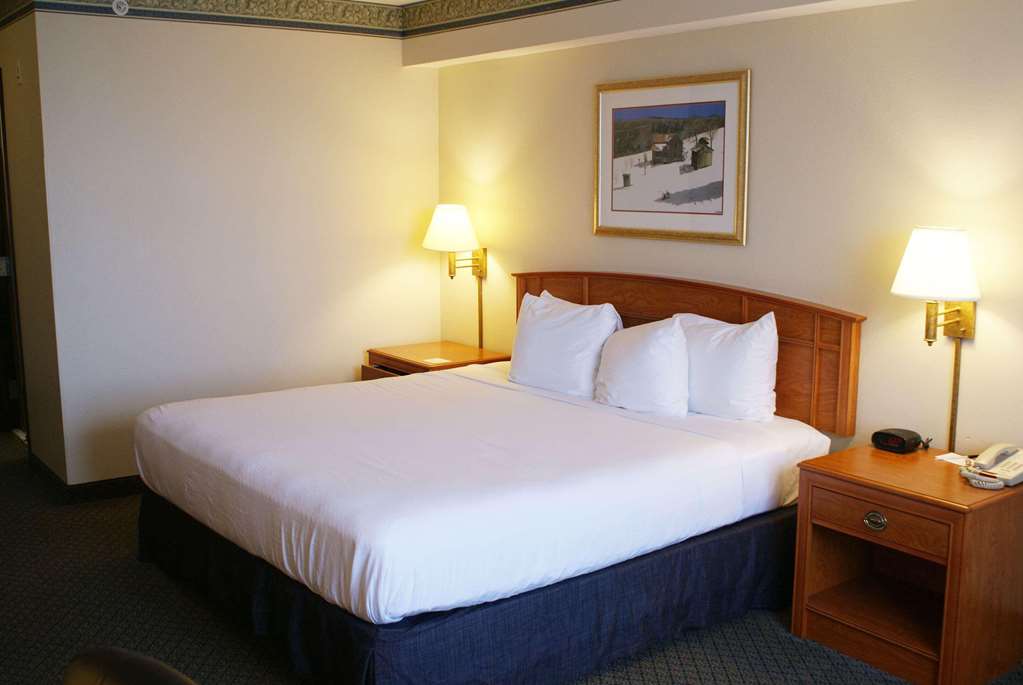  (Guest room)