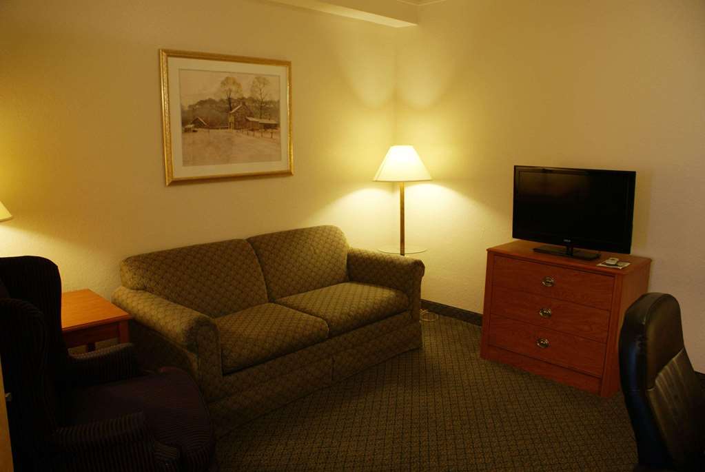  (Guest room)