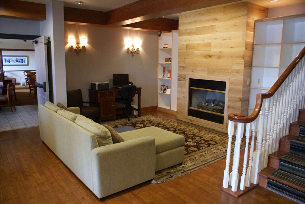  (Lobby view)