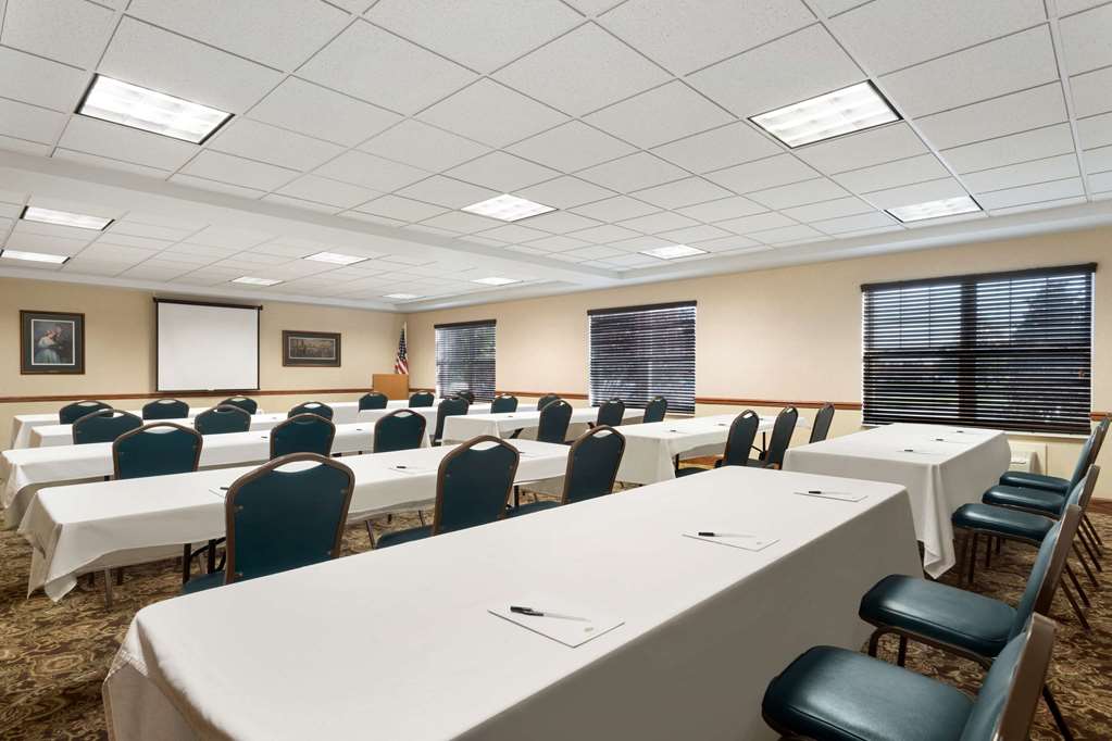  (Meeting room)