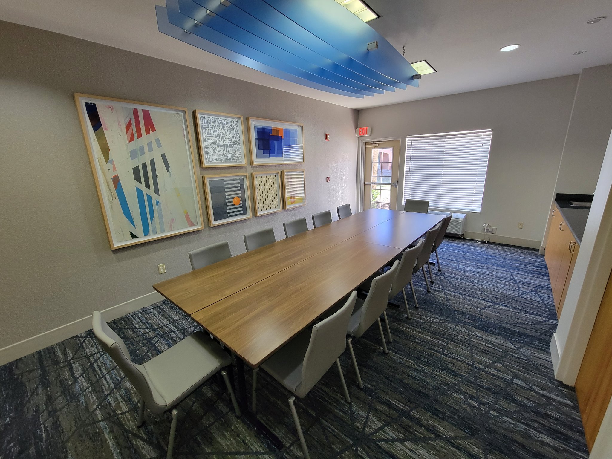  (Meeting room)