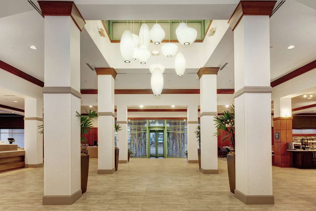  (Lobby view)