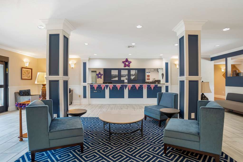  (Lobby view)