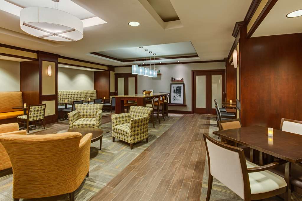  (Lobby view)