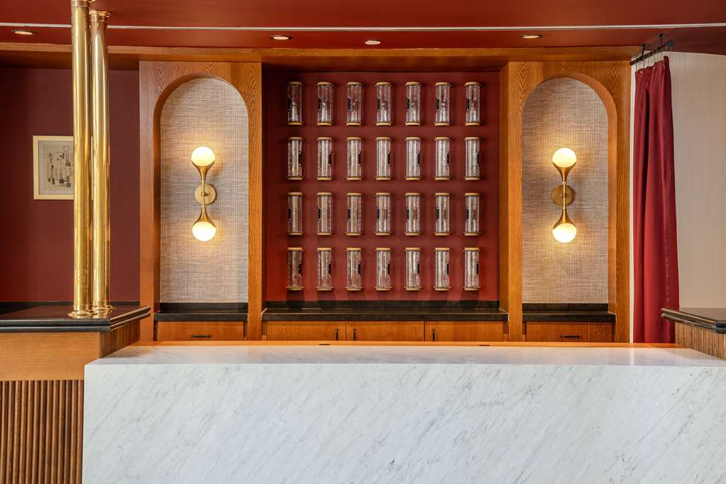  (Lobby view)