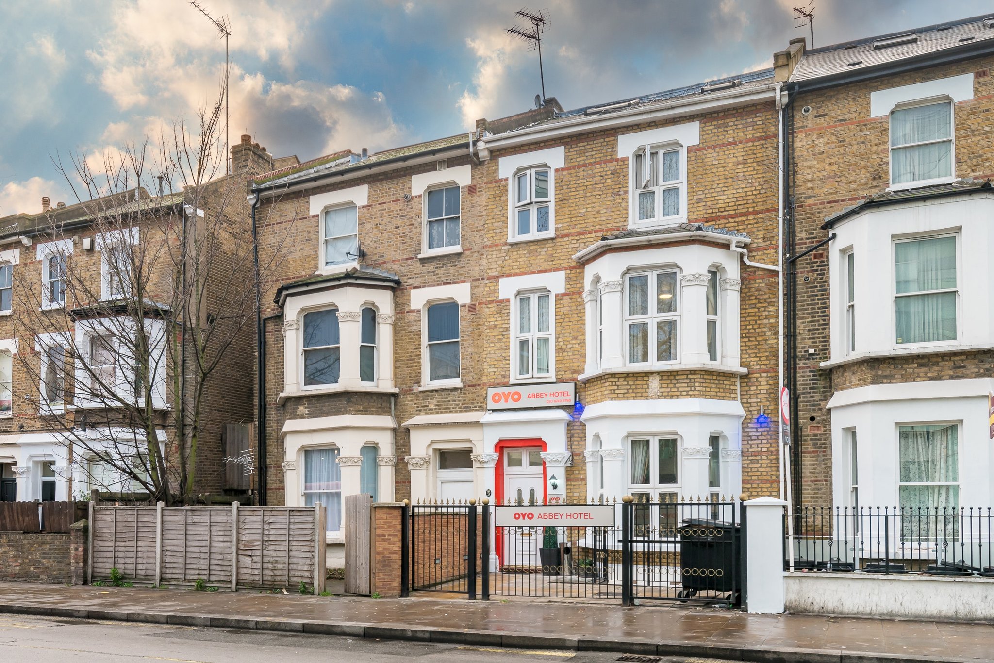 Oyo Abbey Hotel, London Shepherd's Bush Market photo 1