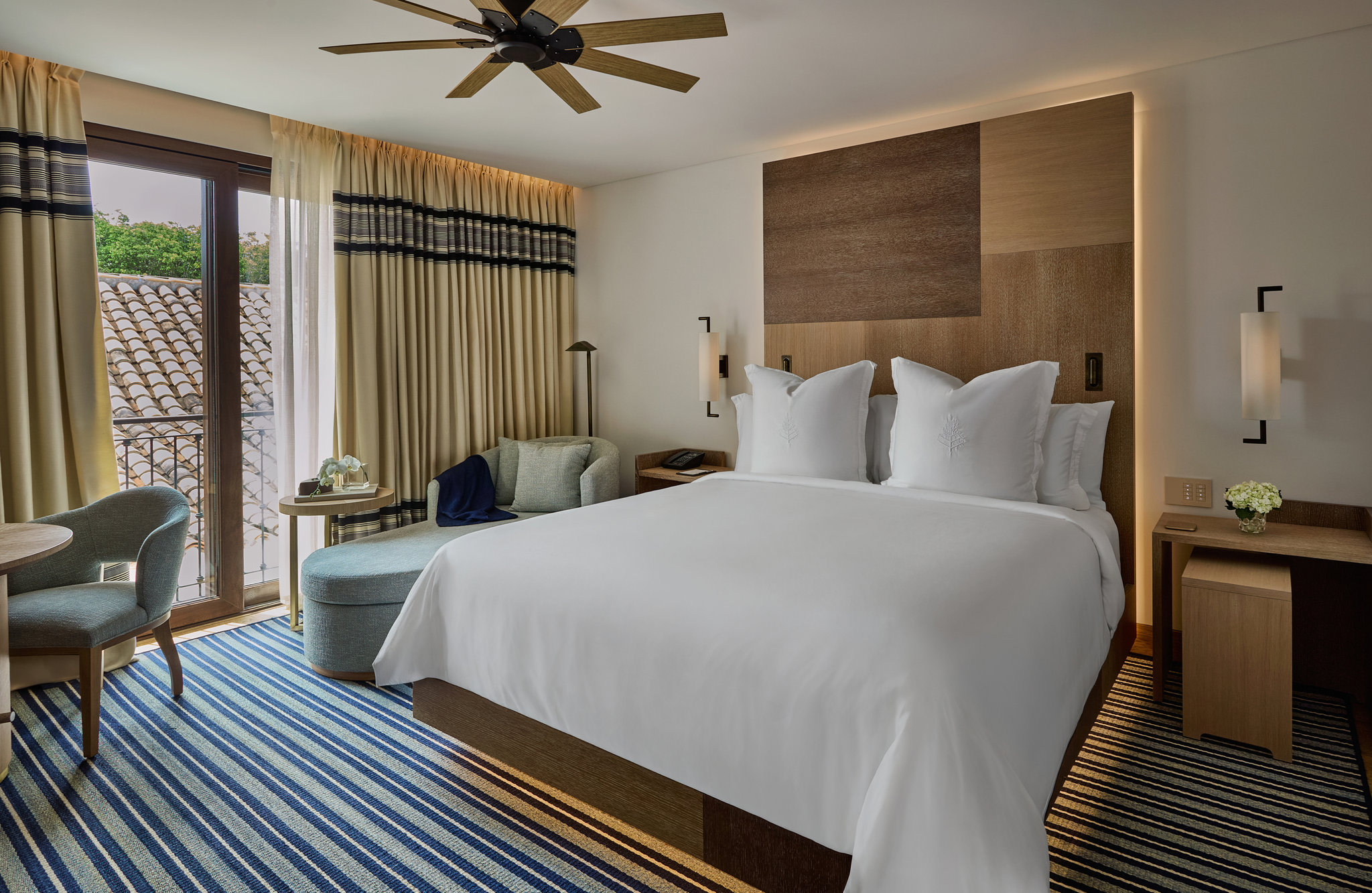 Deluxe Room – King