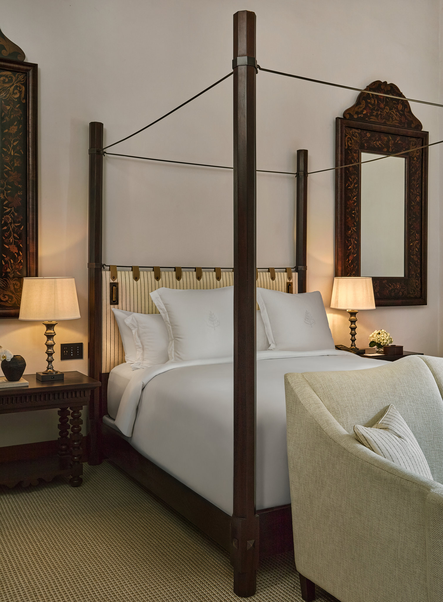 Grand Deluxe Colonial Room