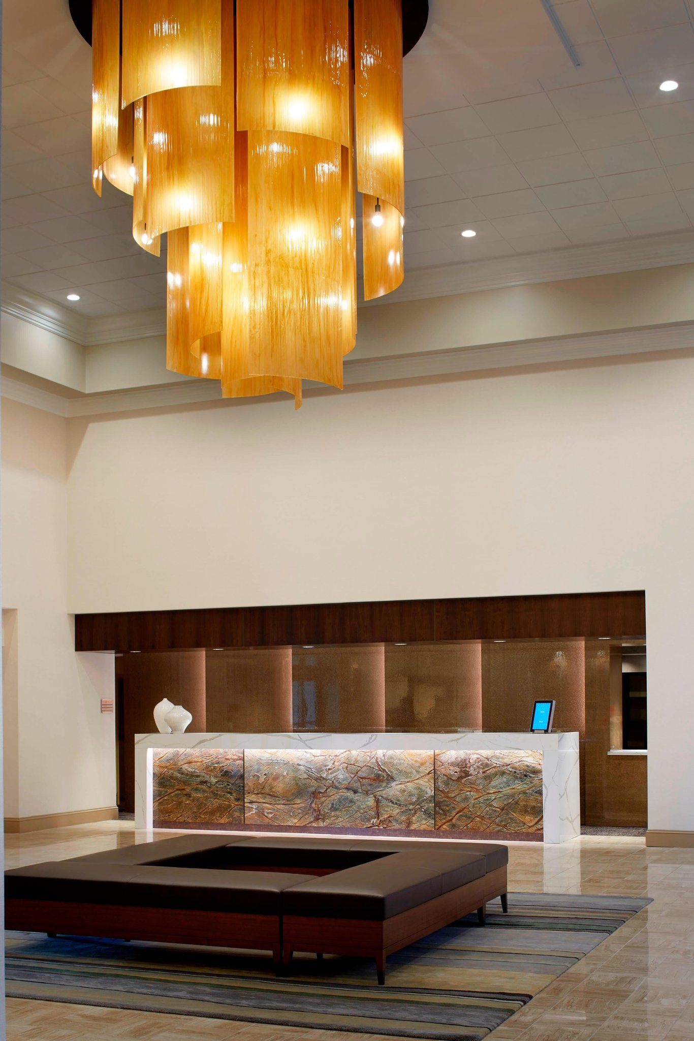  (Lobby view)