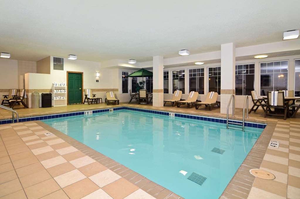  (Pool view)