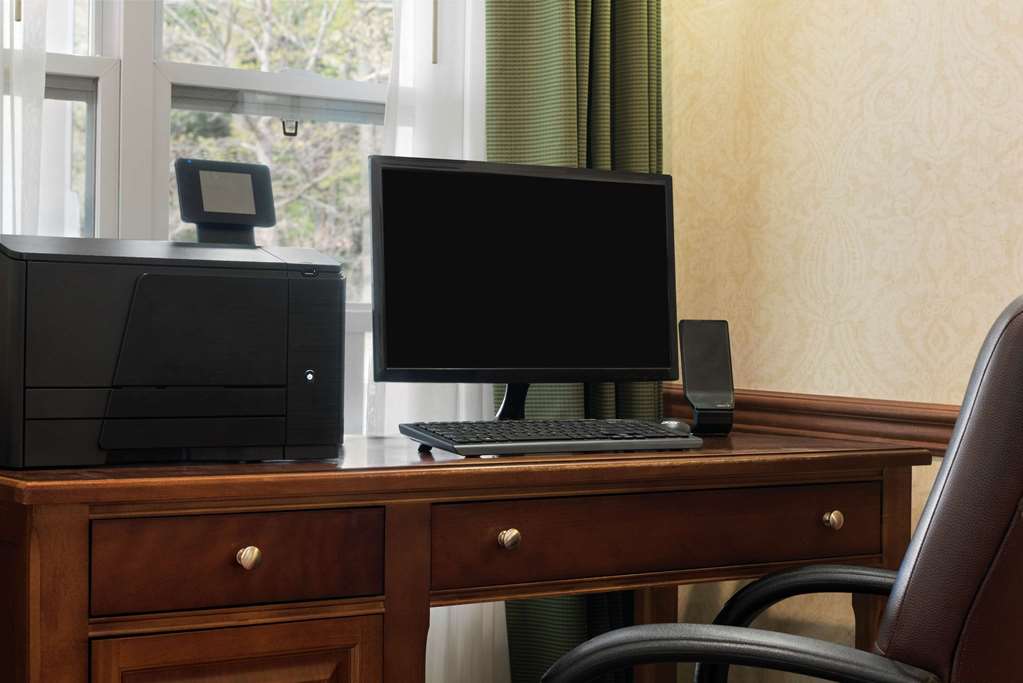  (Business center)