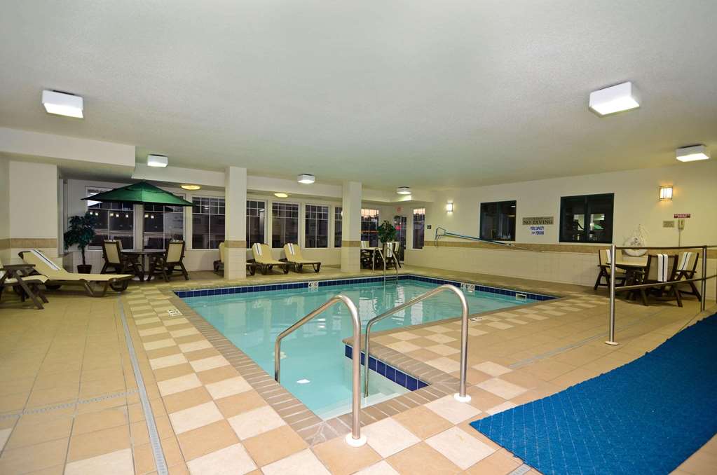  (Pool view)
