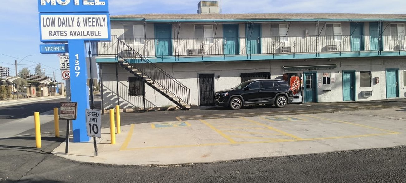 Motel 7 By Oyo Near Phx Arpt photo 1