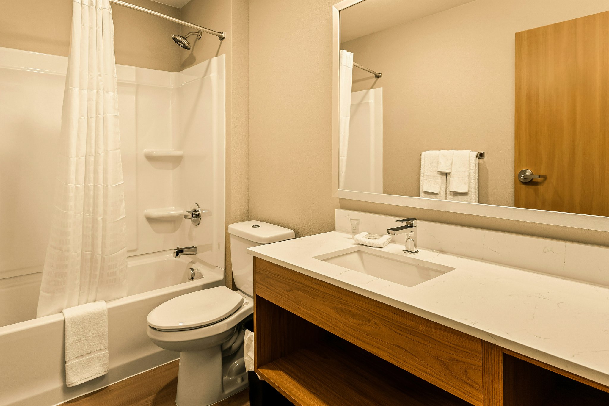 Livaway Suites Orem - Vineyard photo 1
