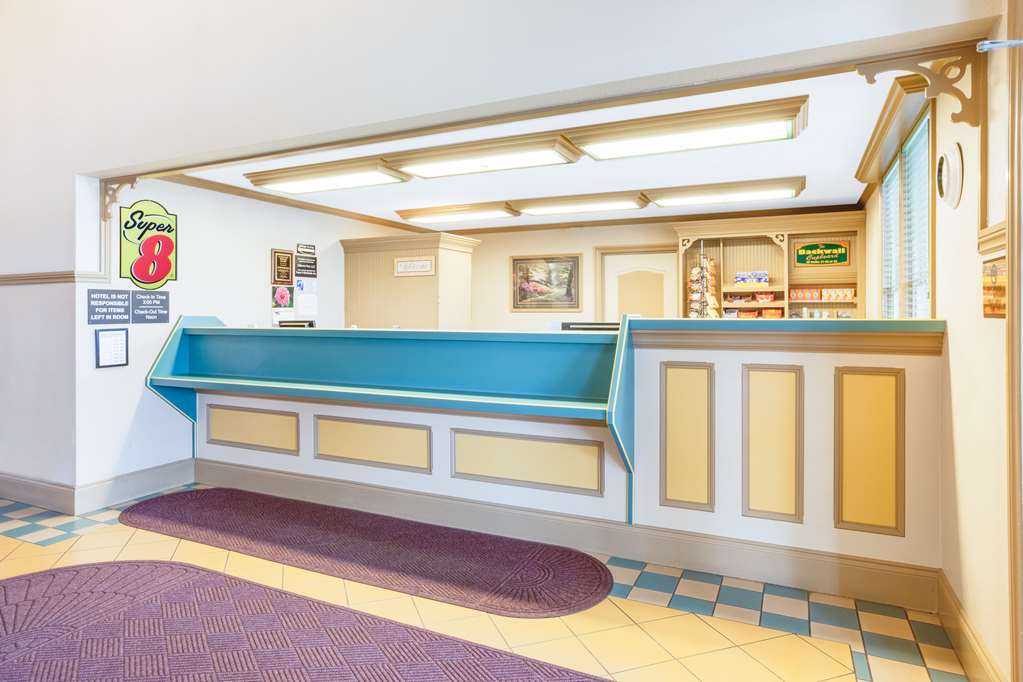  (Lobby view)