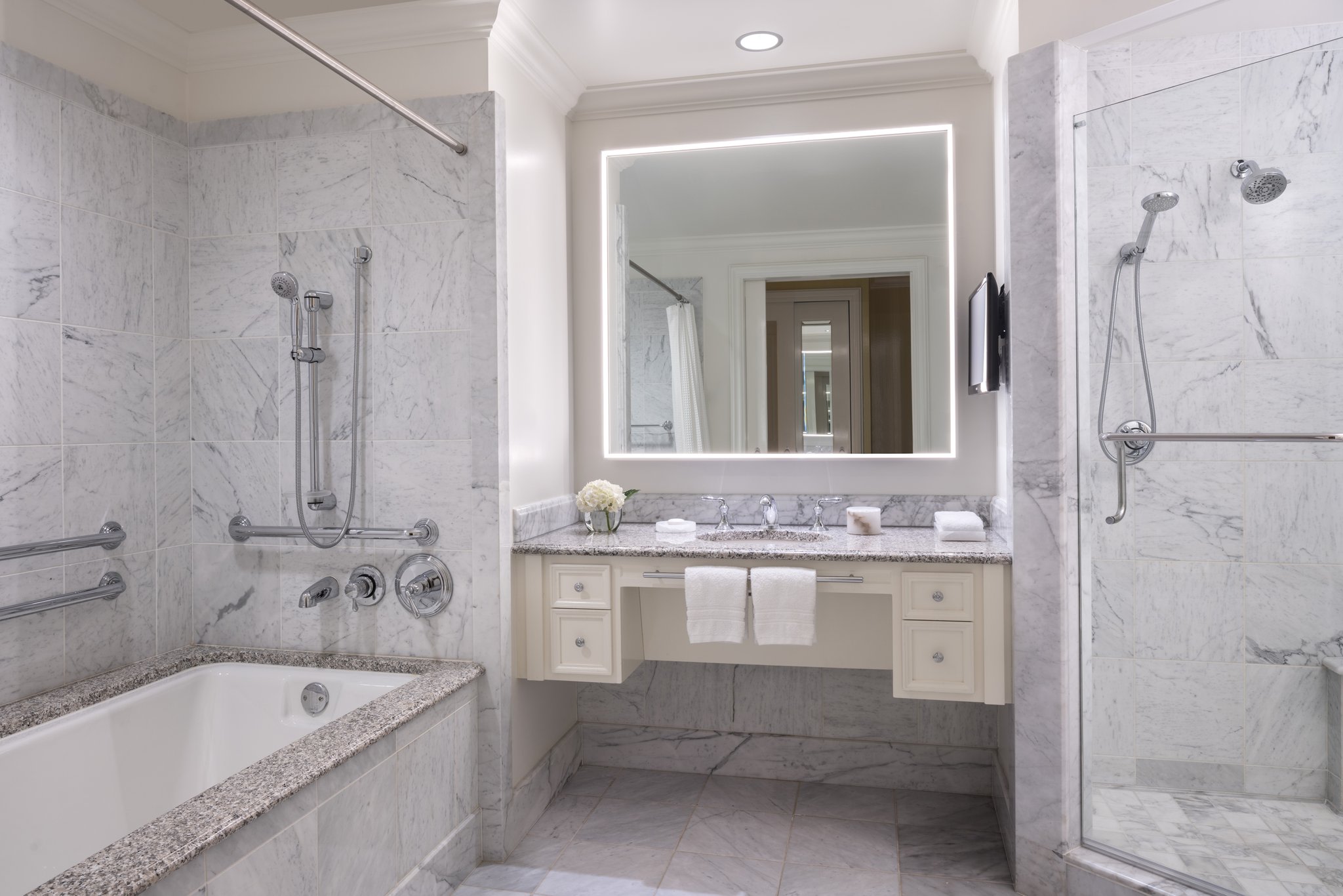Accessible Deluxe Room – King