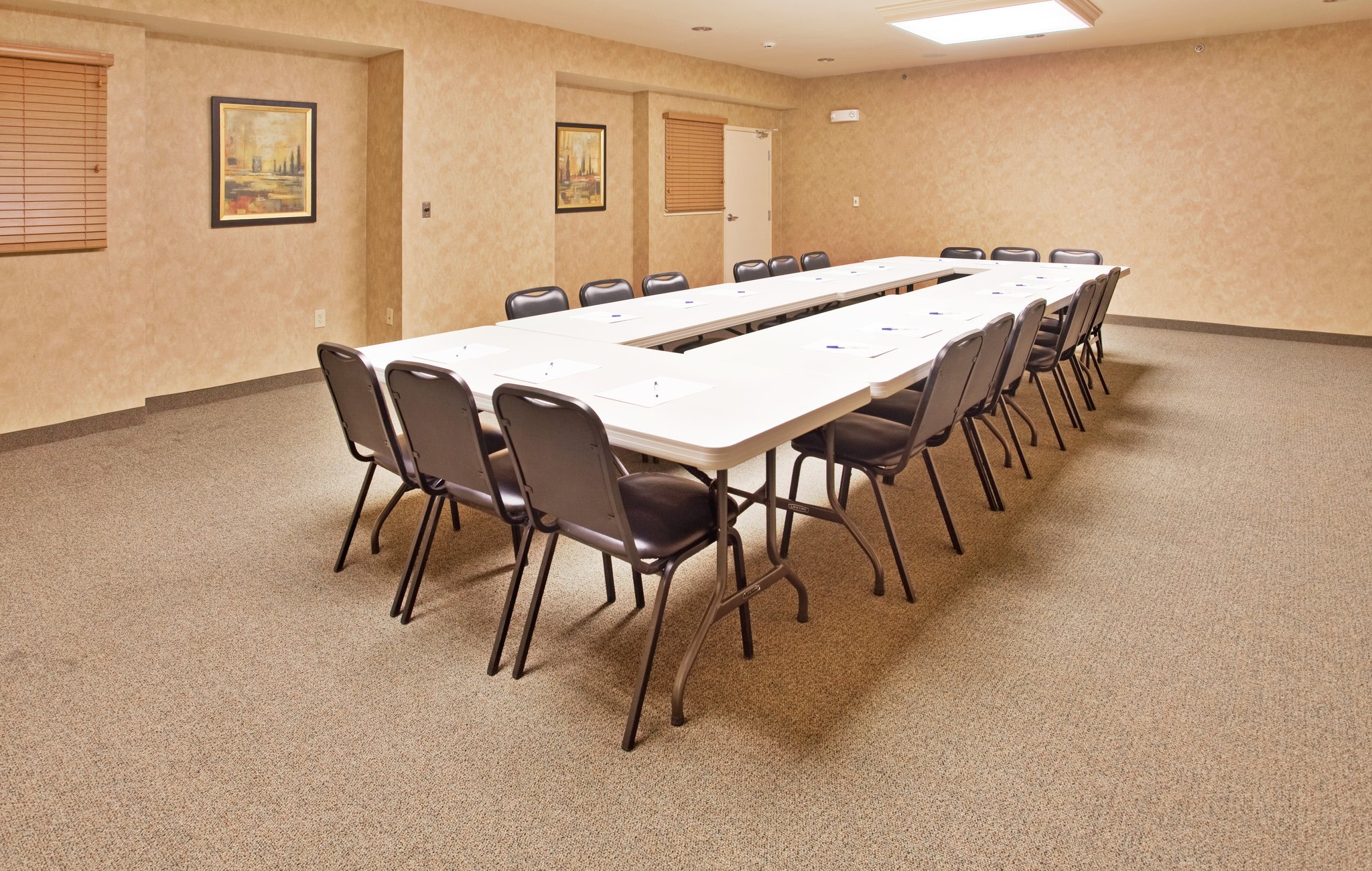  (Meeting room)